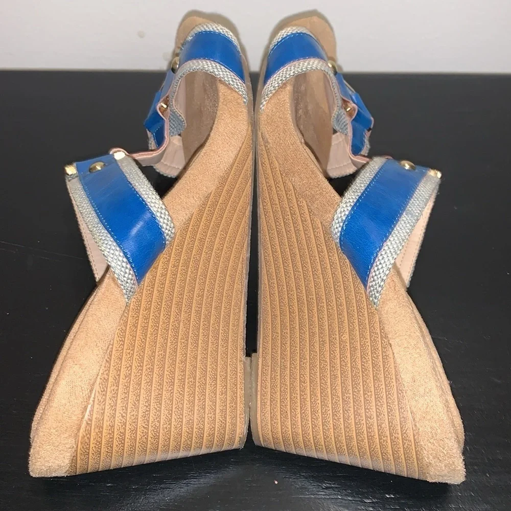 AJ‎ Valenci Wedge Heel Sandals.  Size 8 Wide.
